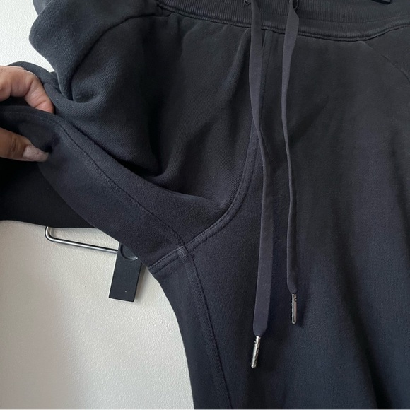 Lululemon Scuba High-Rise Cropped Jogger
Black - Picture 9 of 13